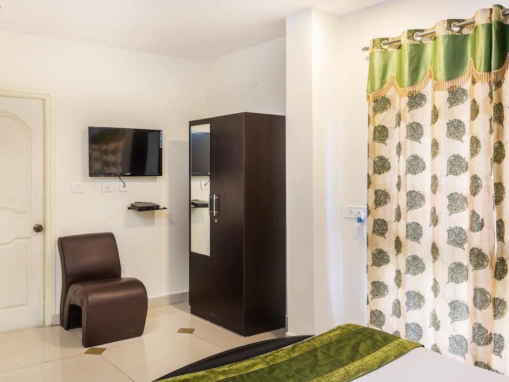 Treebo Trend Srico Banjara Hills Hotel Hyderabad Bagian luar foto