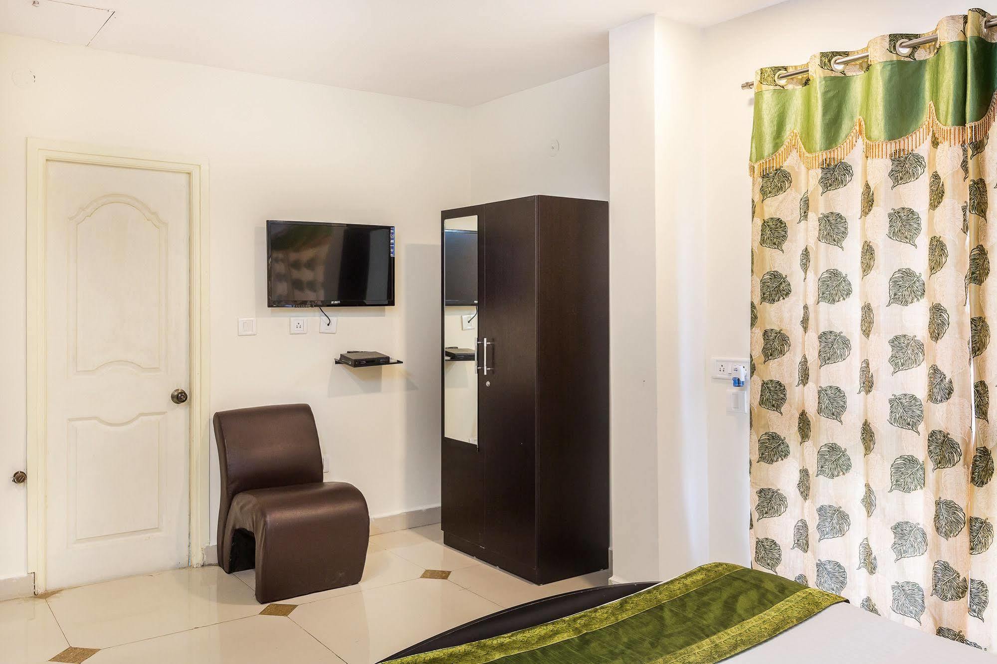Treebo Trend Srico Banjara Hills Hotel Hyderabad Bagian luar foto