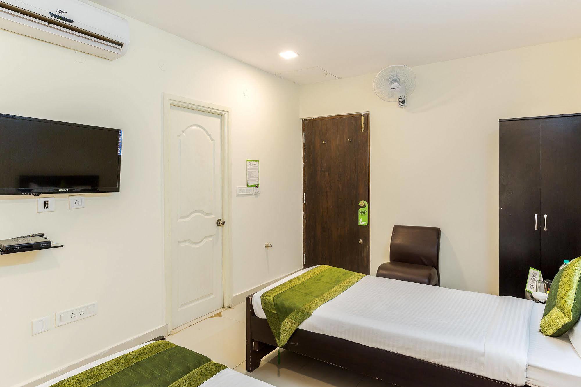 Treebo Trend Srico Banjara Hills Hotel Hyderabad Bagian luar foto
