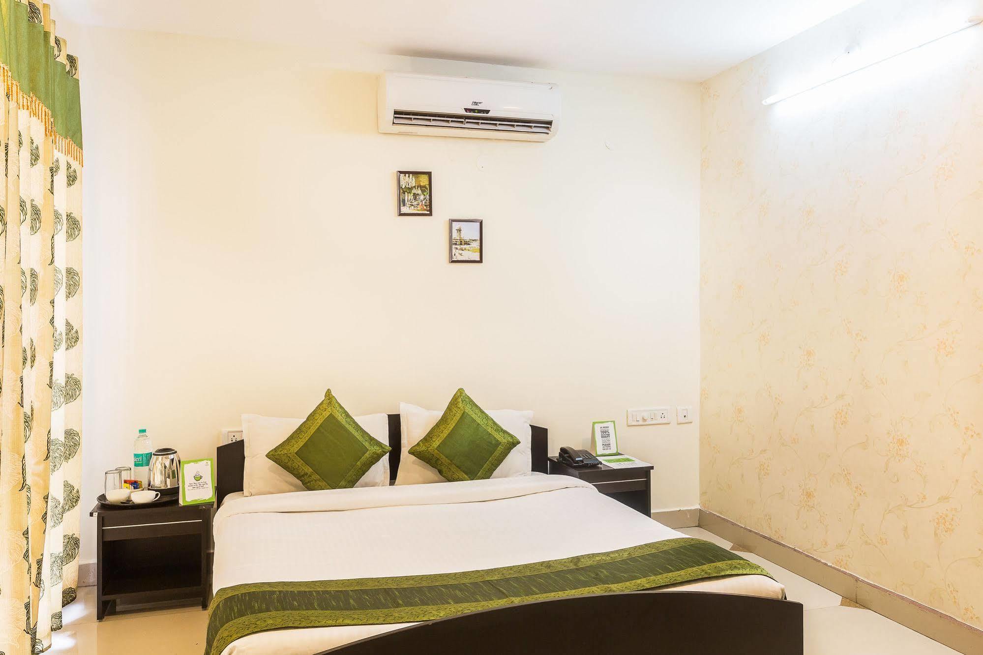 Treebo Trend Srico Banjara Hills Hotel Hyderabad Bagian luar foto