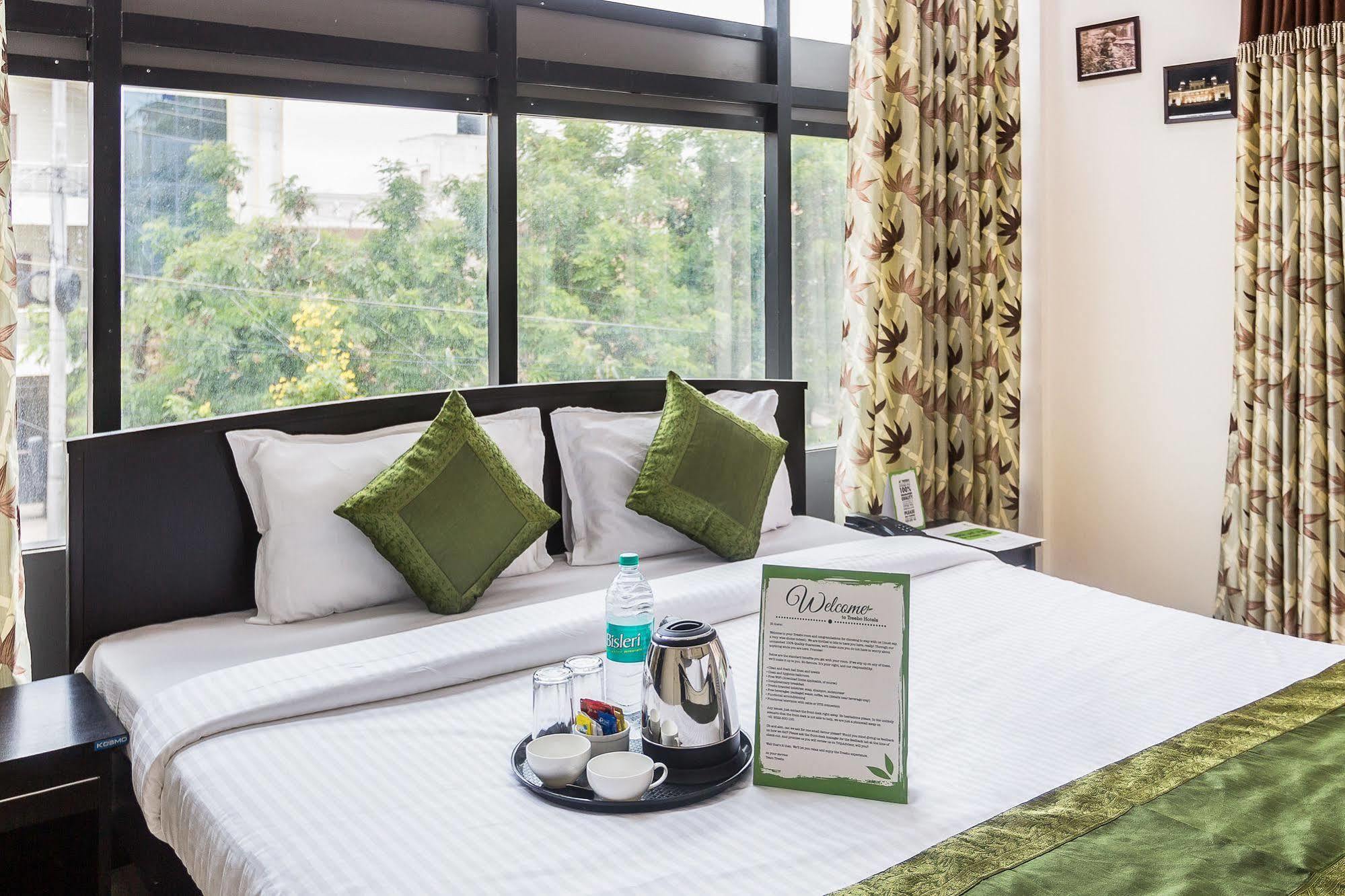 Treebo Trend Srico Banjara Hills Hotel Hyderabad Bagian luar foto