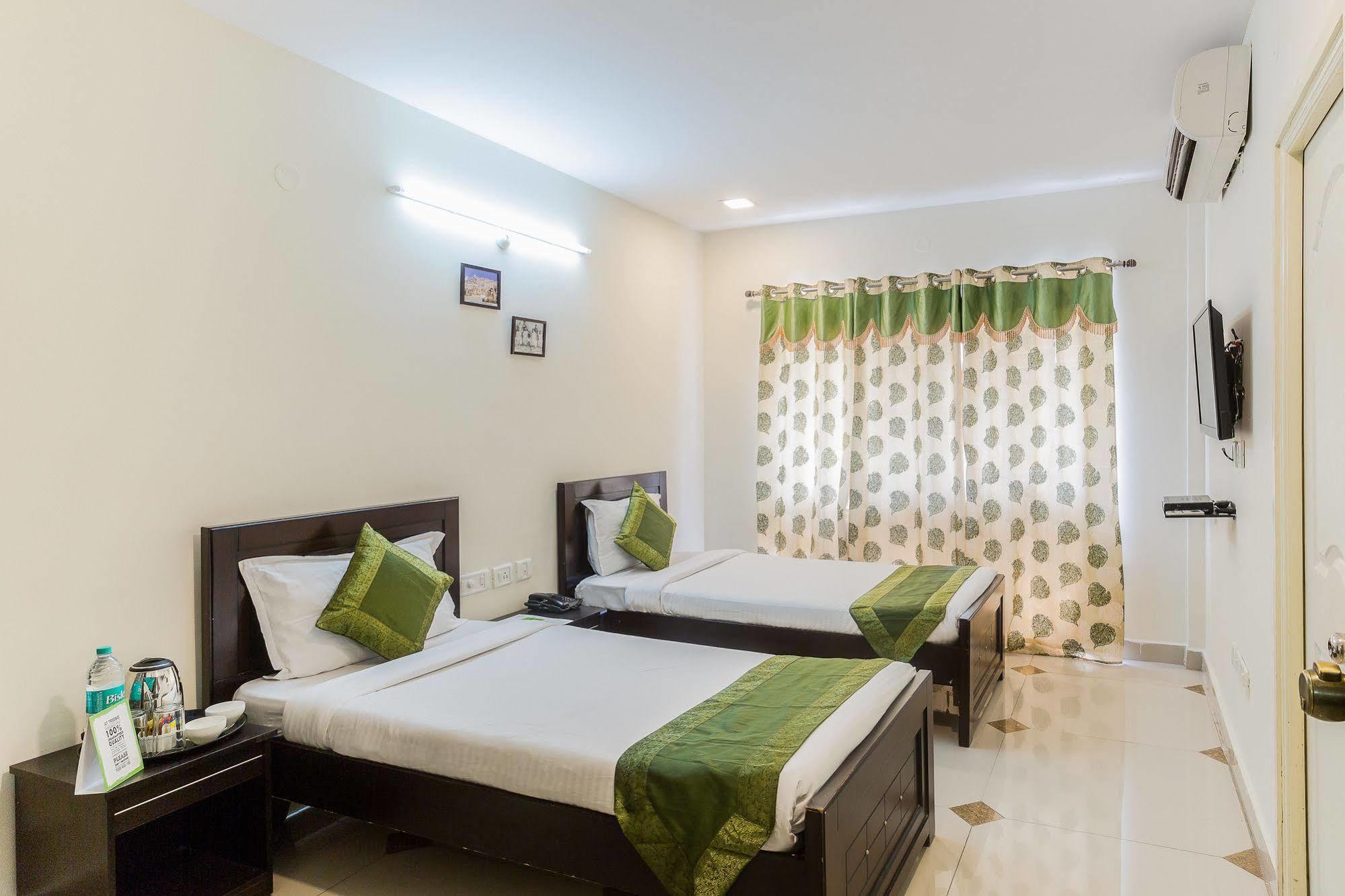 Treebo Trend Srico Banjara Hills Hotel Hyderabad Bagian luar foto