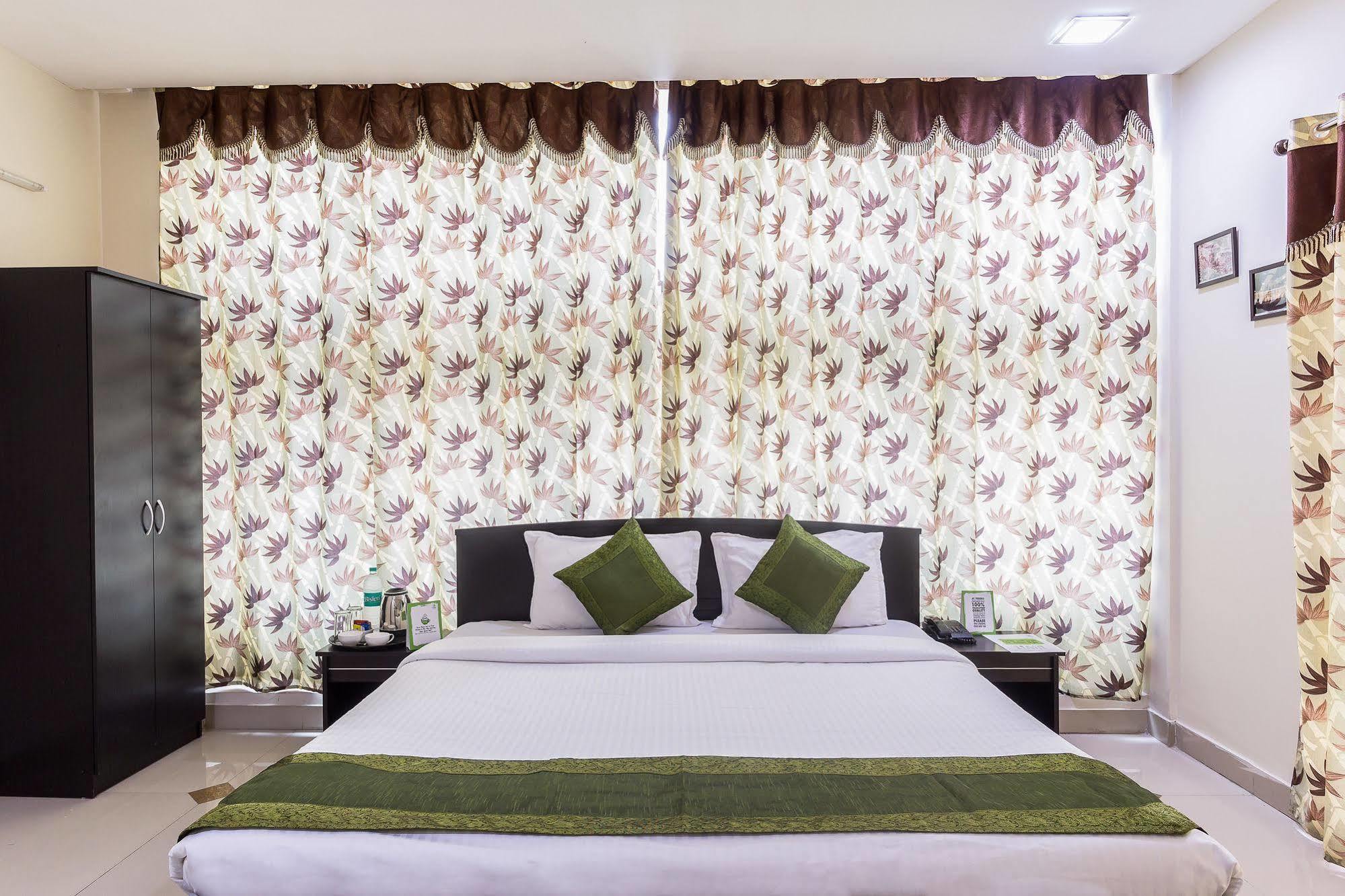 Treebo Trend Srico Banjara Hills Hotel Hyderabad Bagian luar foto