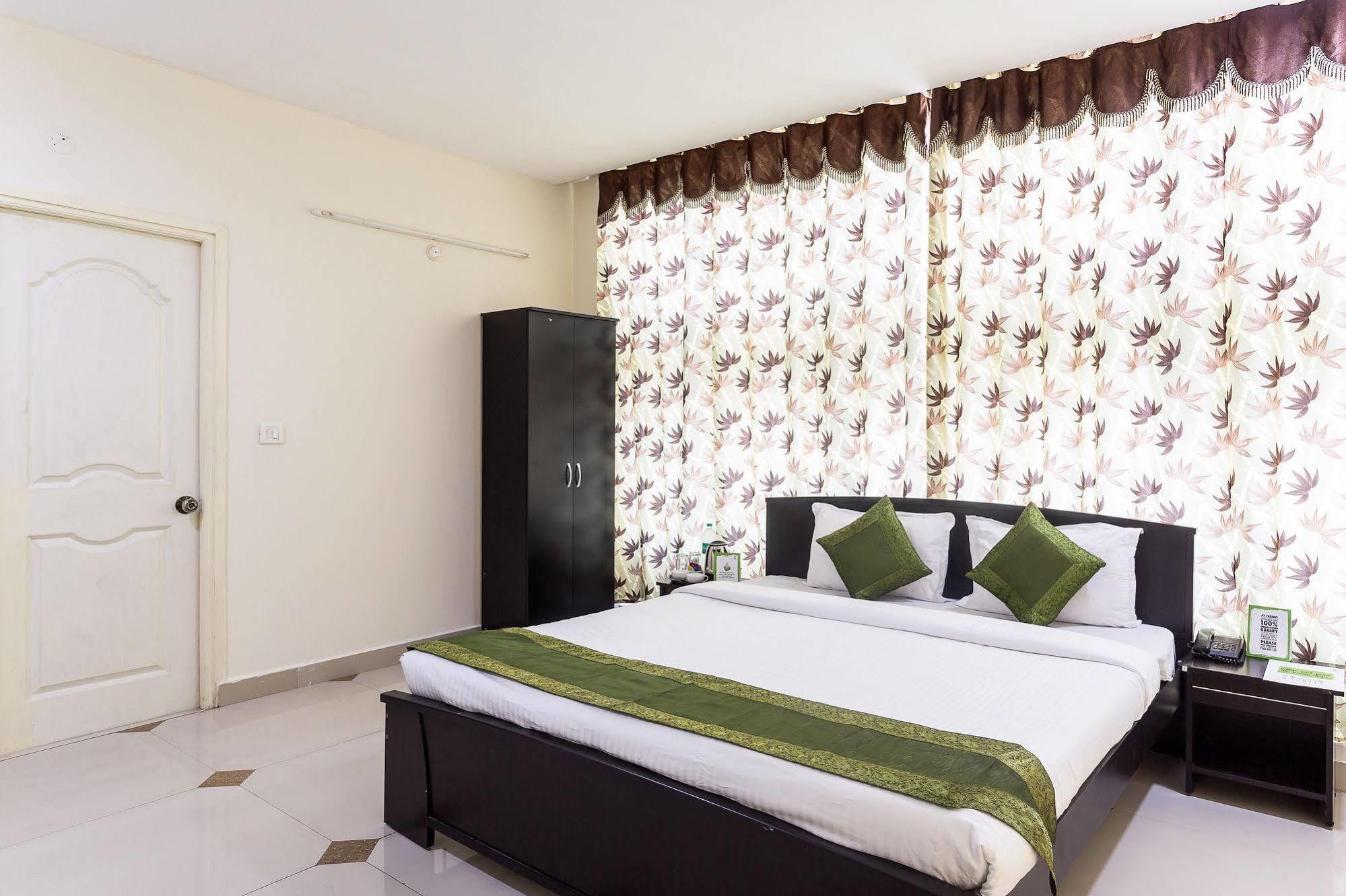 Treebo Trend Srico Banjara Hills Hotel Hyderabad Bagian luar foto