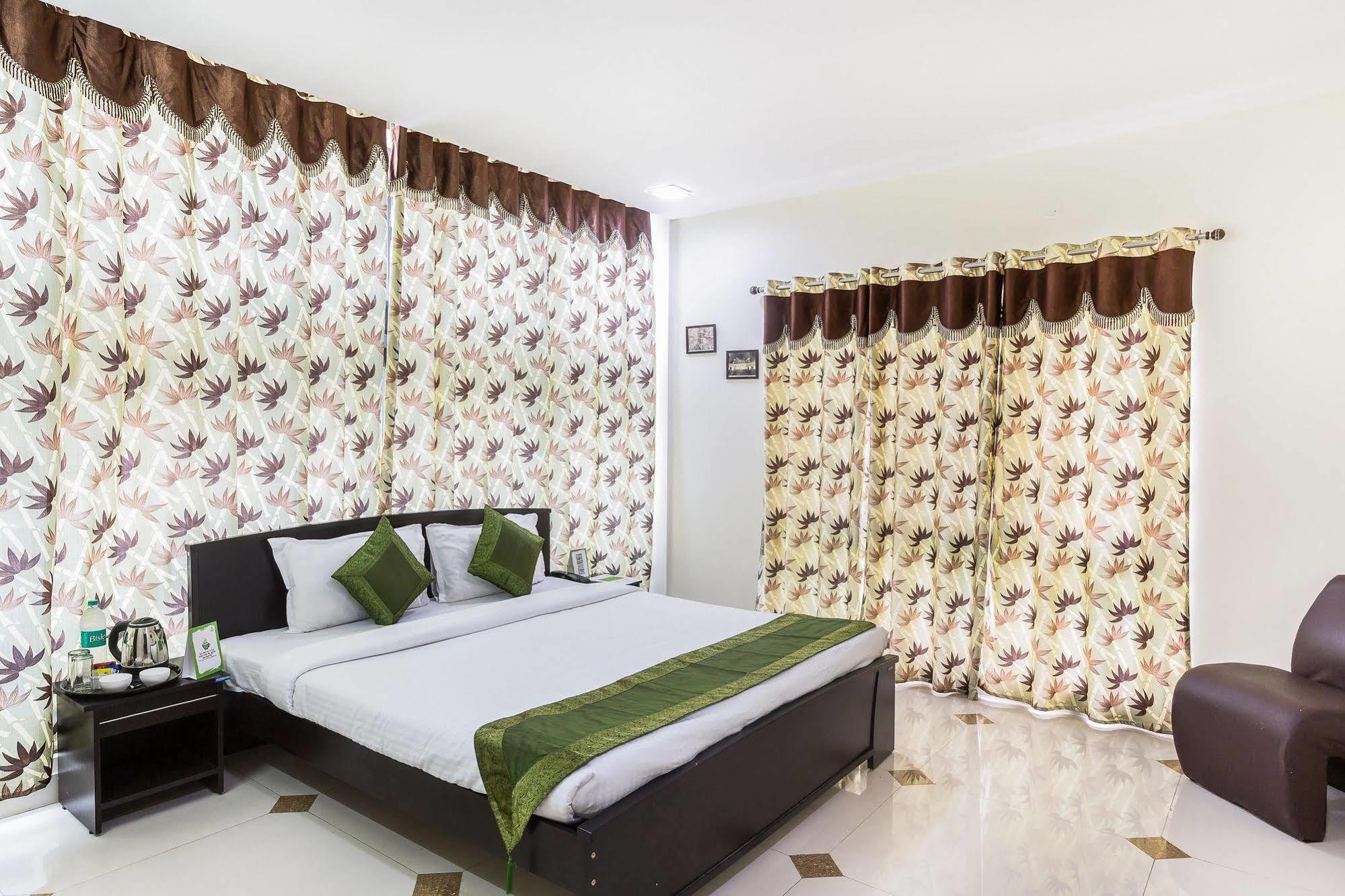 Treebo Trend Srico Banjara Hills Hotel Hyderabad Bagian luar foto
