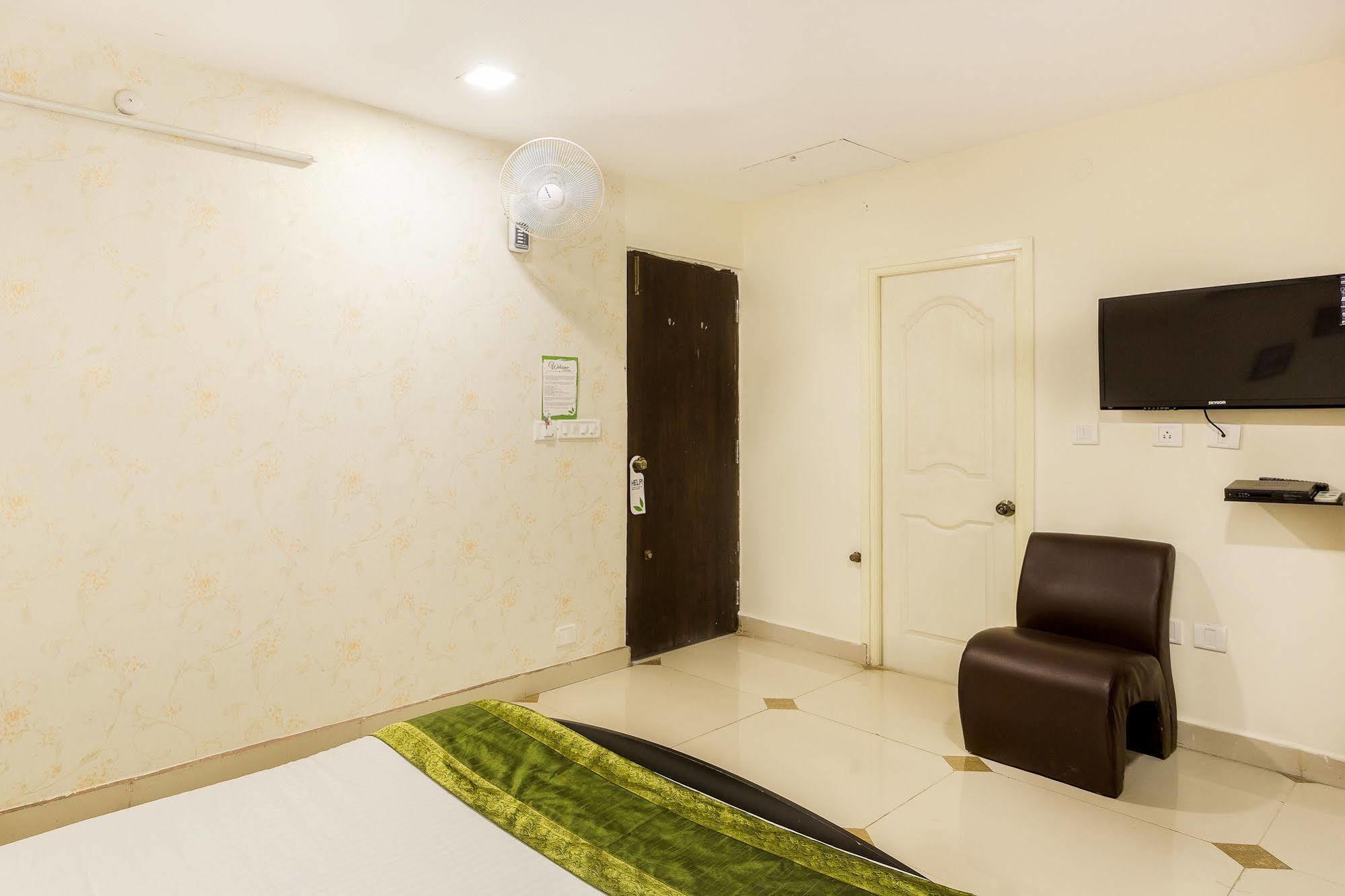 Treebo Trend Srico Banjara Hills Hotel Hyderabad Bagian luar foto