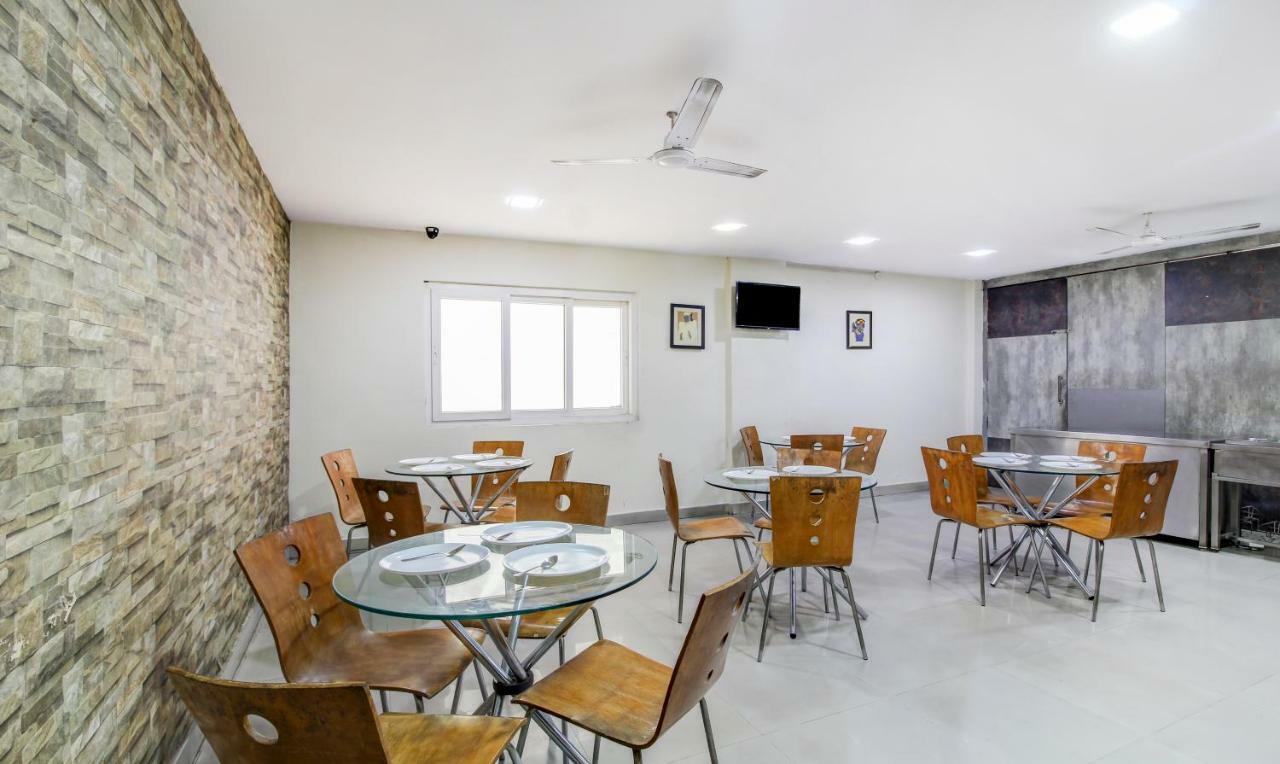 Treebo Trend Srico Banjara Hills Hotel Hyderabad Bagian luar foto